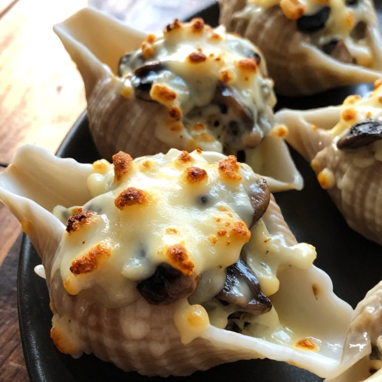 creamy garlic mushroom stuffed shells