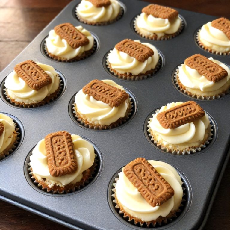 Easy No-Bake Biscoff Cheesecake Cups